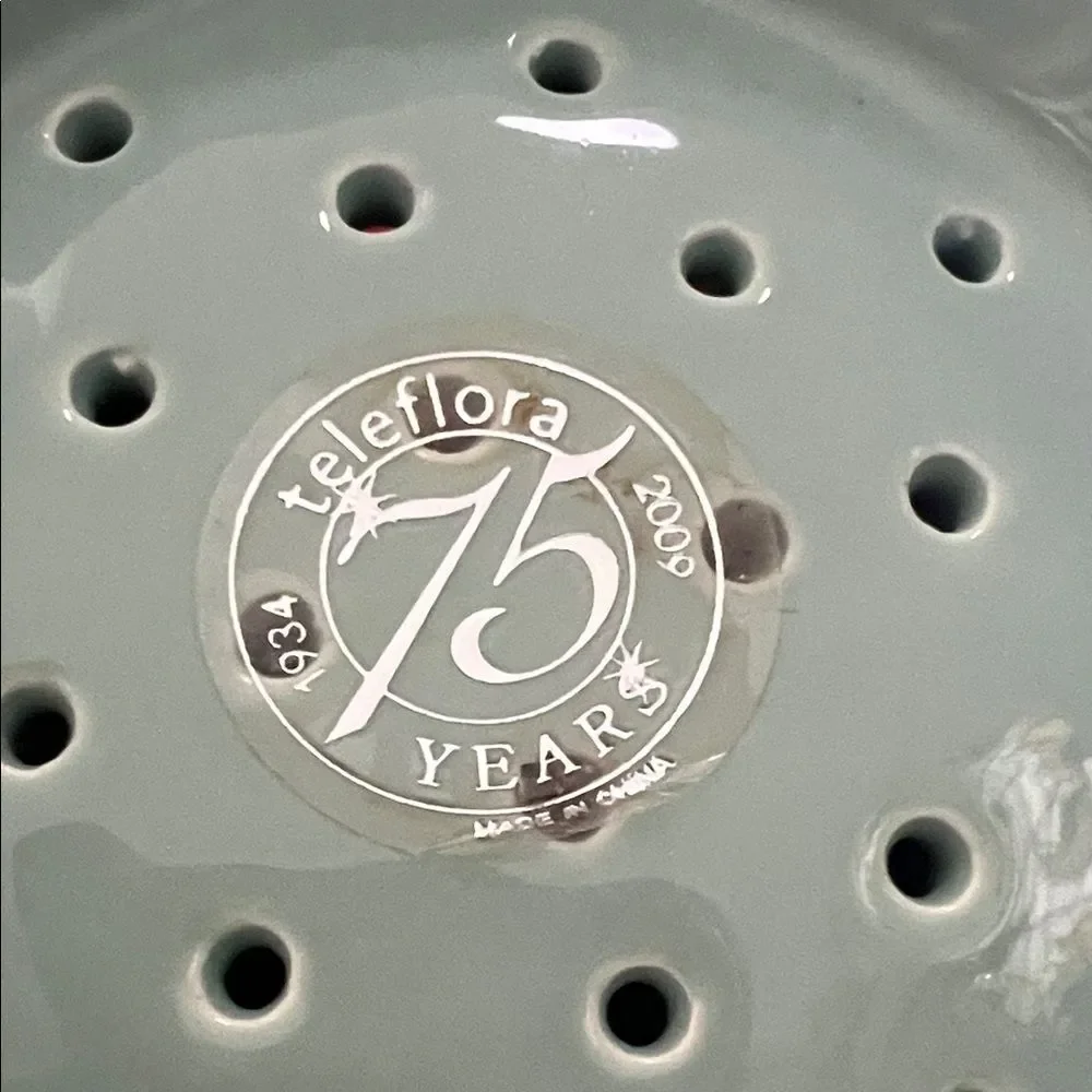 #1314** Collections Of Daisy Patterned Colander with Handles